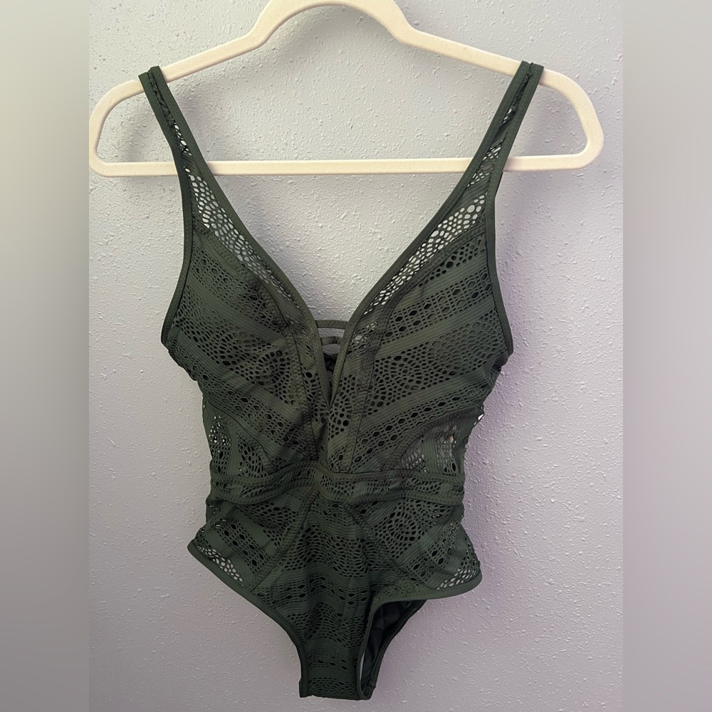 Becca Color Play Santorini Deep V Neck One Piece In Bayleaf Size XS New - Picture 3 of 7
